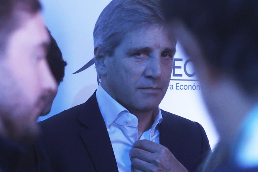 El dólar se acerca al techo de la banda: Los 3 riesgos económicos para el gobierno