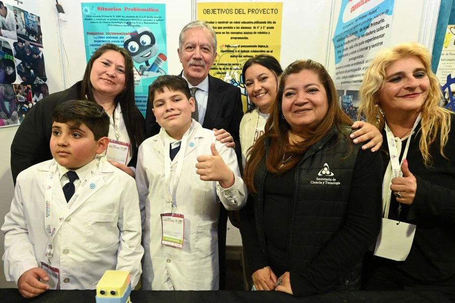 El jefe de Gabinete resaltó el talento y la creatividad de los estudiantes en la XXII Feria de Ciencia y Tecnología