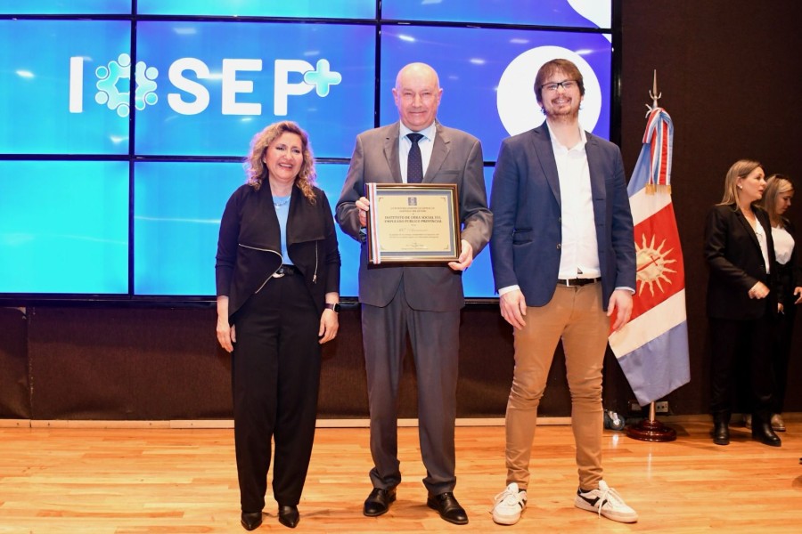 La intendente Fuentes participó del acto central por el 60° aniversario del Iosep