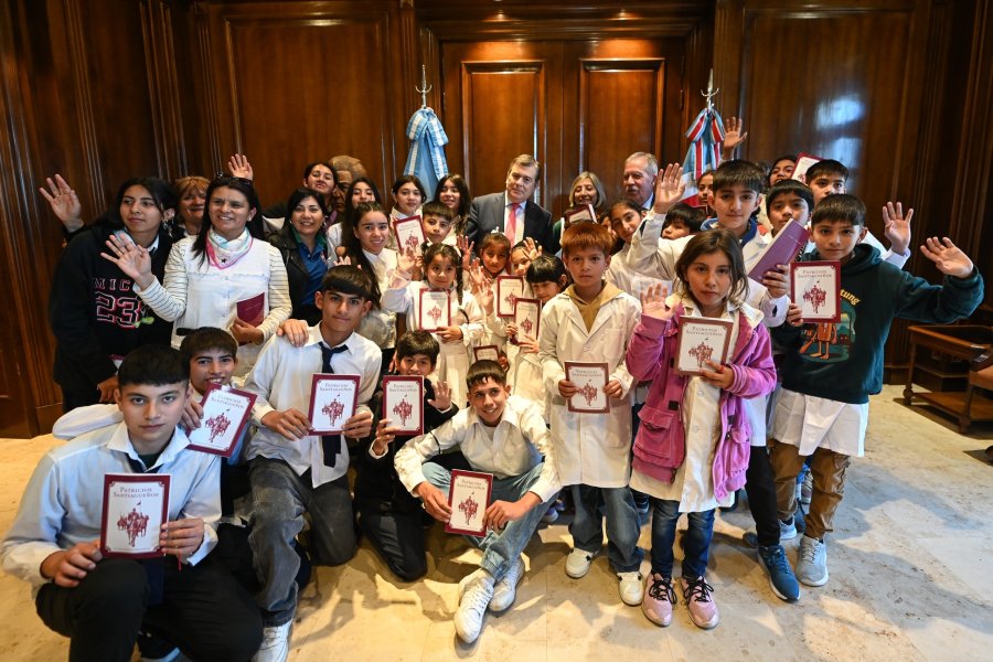 El gobernador y el jefe de gabinete recibieron a estudiantes de Choya