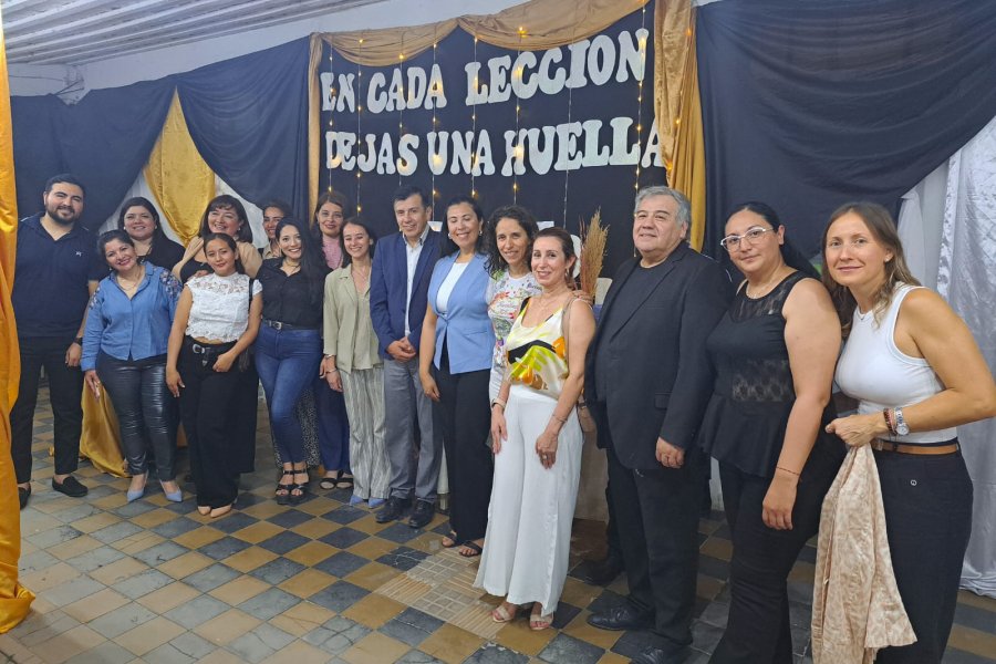 Emotivo homenaje a docentes en el Instituto Cooproban de La Banda