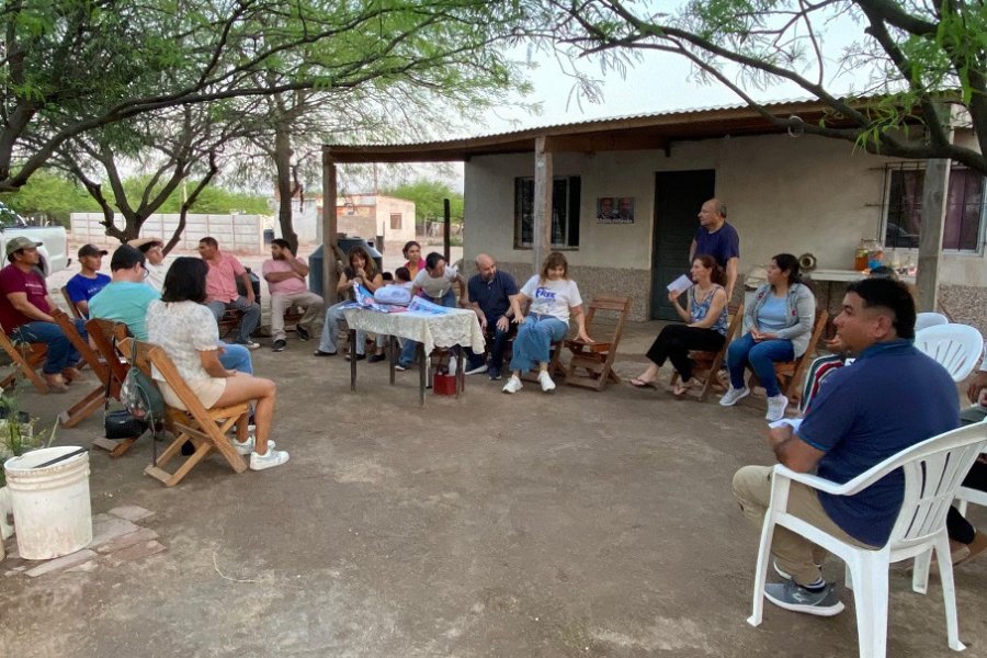 Los referentes del Frente Renovador se reunieron con vecinos de La Cañada