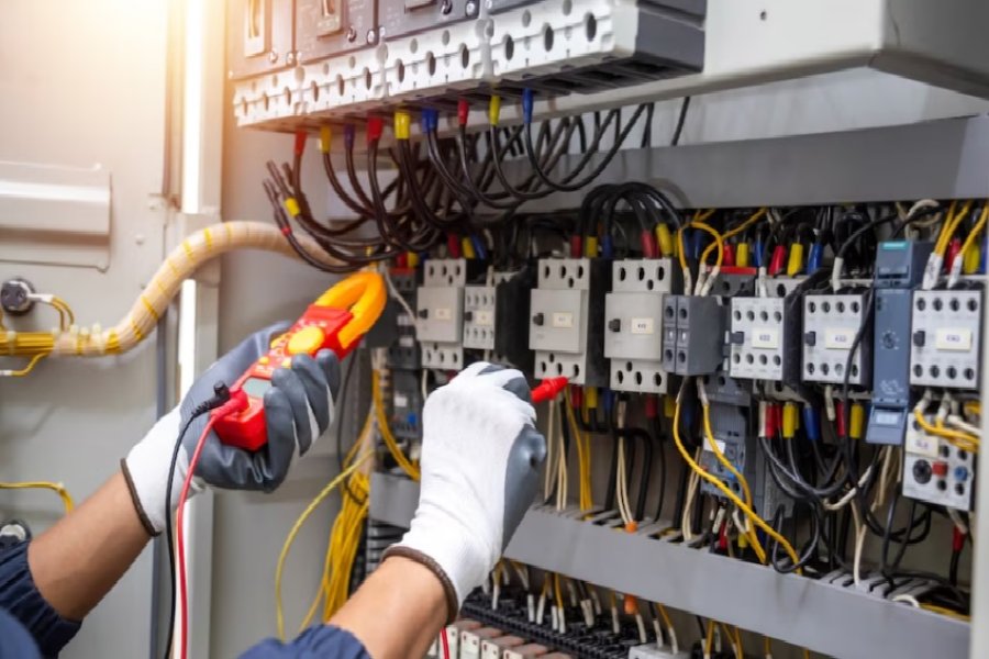 El Gobierno le pagará a las industrias que restrinjan el uso de electricidad en los horarios pico del verano