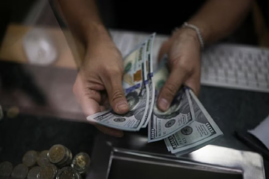 Pese a que el Tesoro compró U$S 500 millones, las reservas del BCRA bajaron por el pago de vencimientos de deuda