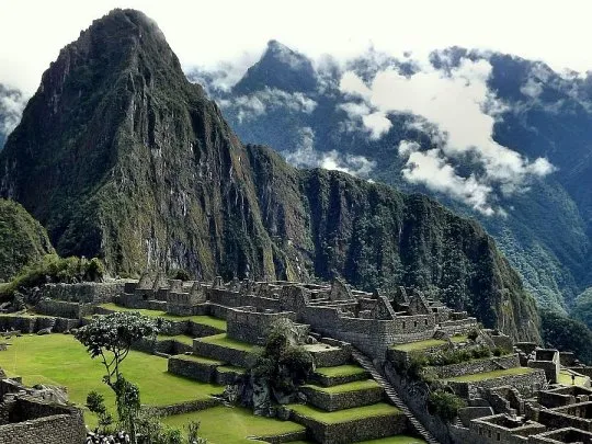 Protestas en Machu Pichu dejaron varados a 1.400 turistas y un saldo de 14 heridos