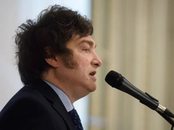 A horas de las elecciones en Provincia, Javier Milei rompió la veda con un violento mensaje