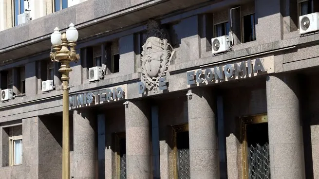 Vencen u$s8.100 millones hasta enero, el Tesoro no tiene los fondos y la city ya evalúa todos los escenarios