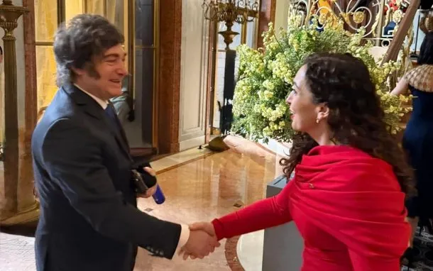 Causa Malvinas: crecen las críticas a Javier Milei por el saludo a la presidenta de Kosovo Causa Malvinas: crecen las críticas a Javier Milei por el saludo a la presidenta de Kosovo