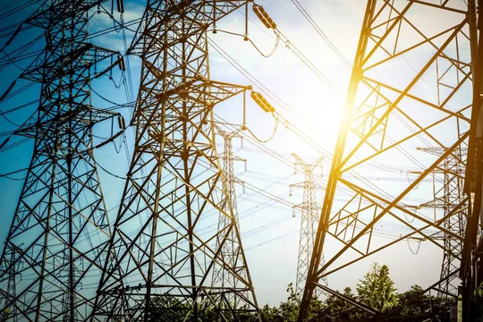 Grandes usuarios podrán contratar energía con generadoras y pactar precios libremente Grandes usuarios podrán contratar energía con generadoras y pactar precios libremente