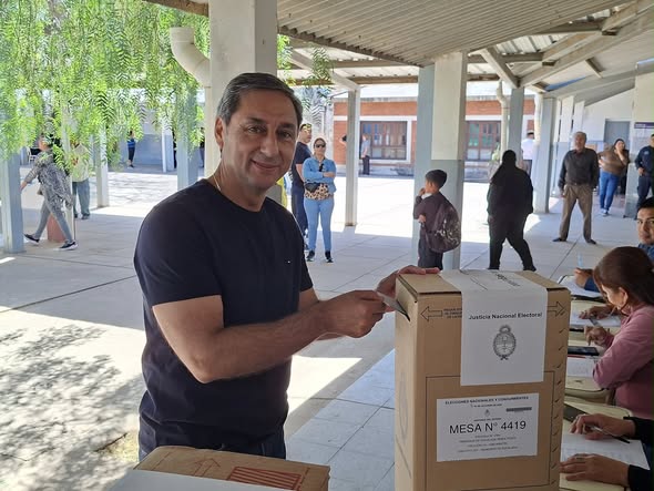Carlos Silva Neder emitió su voto en Brea Pozo y destacó la gran concurrencia y tranquilidad Carlos Silva Neder emitió su voto en Brea Pozo y destacó la gran concurrencia y tranquilidad