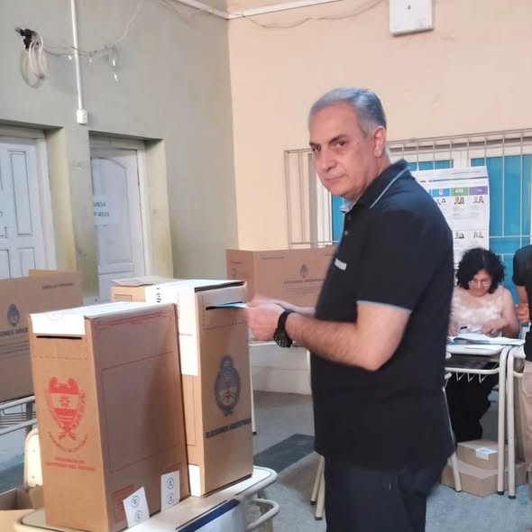 Marcelo Barbur emitió su voto en Los Juries y llamó a consolidar la democracia Marcelo Barbur emitió su voto en Los Juries y llamó a consolidar la democracia