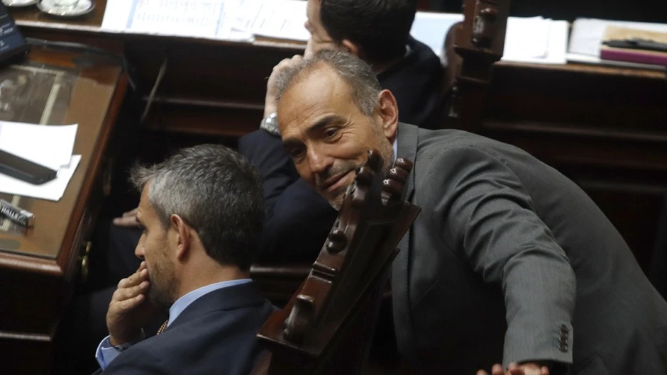 Empoderados, los Menem ahora van contra Santiago para vaciarlo de poder