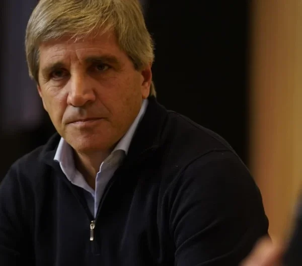 Caputo negocia un préstamo repo para pagar los bonos, asegurado con DEGs del Tesoro