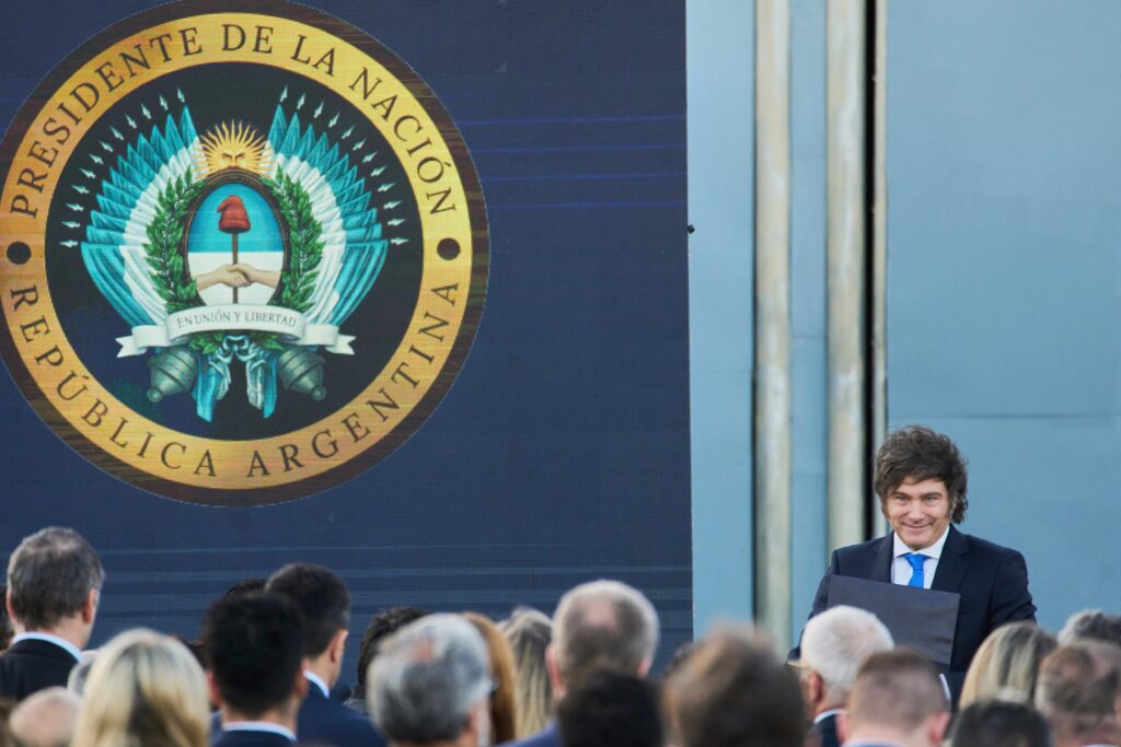 Milei le entregó a Bessent el plan económico y la campaña