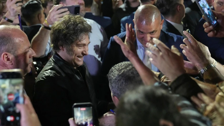 Tras el contudente triunfo, Milei pierde el entusiasmo en un acuerdo con Macri y los gobernadores