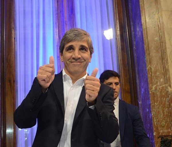 Milei prepara la reforma tributaria, el proyecto que busca reducir Ganancias y blanquear dólares «del colchón»