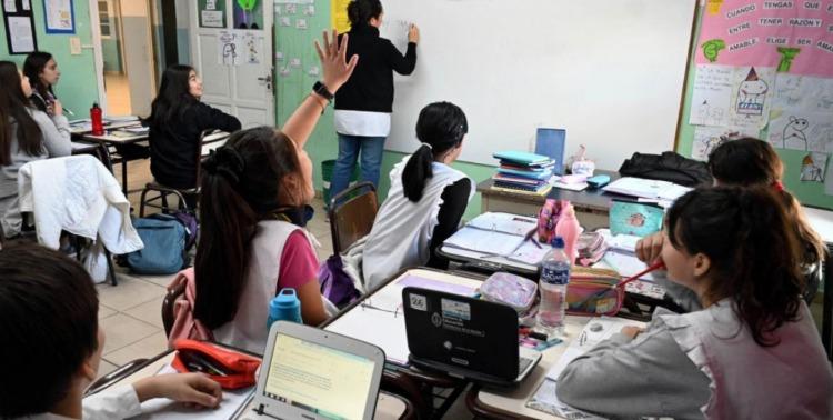 Profundo recorte social: El presupuesto de Milei desmantela la meta educativa del 6% y mantiene la inversión en mínimos históricos Profundo recorte social: El presupuesto de Milei desmantela la meta educativa del 6% y mantiene la inversión en mínimos históricos