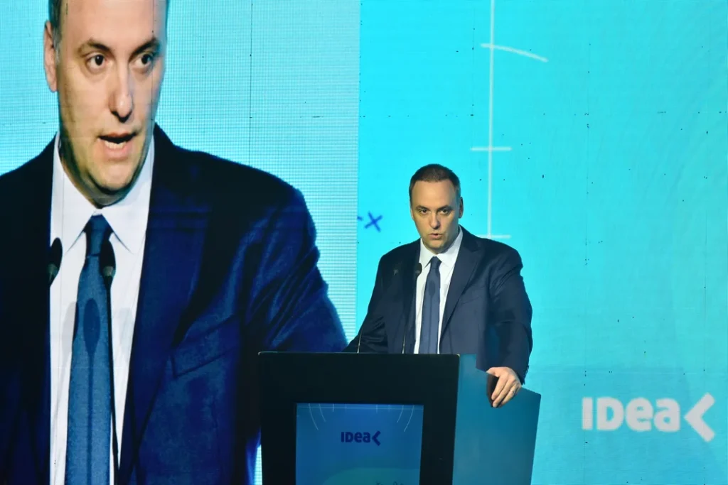 El Gobierno envía leyes económicas y laborales al Congreso para que «la micro acompañe a la macro»
