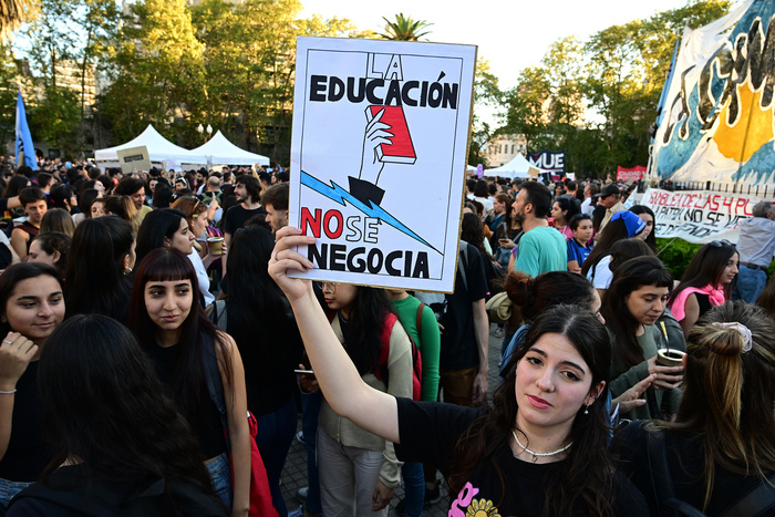 El Gobierno promulgó las leyes de emergencia pediátrica y financiamiento universitario, pero pospuso su aplicación El Gobierno promulgó las leyes de emergencia pediátrica y financiamiento universitario, pero pospuso su aplicación