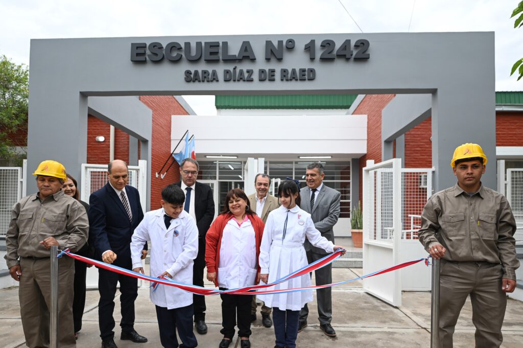 El gobierno provincial inauguró la Escuela N°1242 “Sara Díaz de Raed” del Barrio Aeropuerto