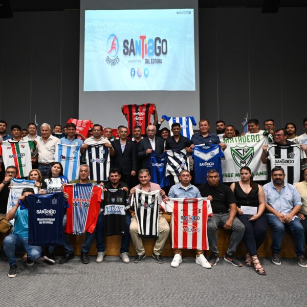 El Gobierno de la Provincia entregó indumentaria a clubes que participaron del Torneo Regional Federal Amateur de Fútbol
