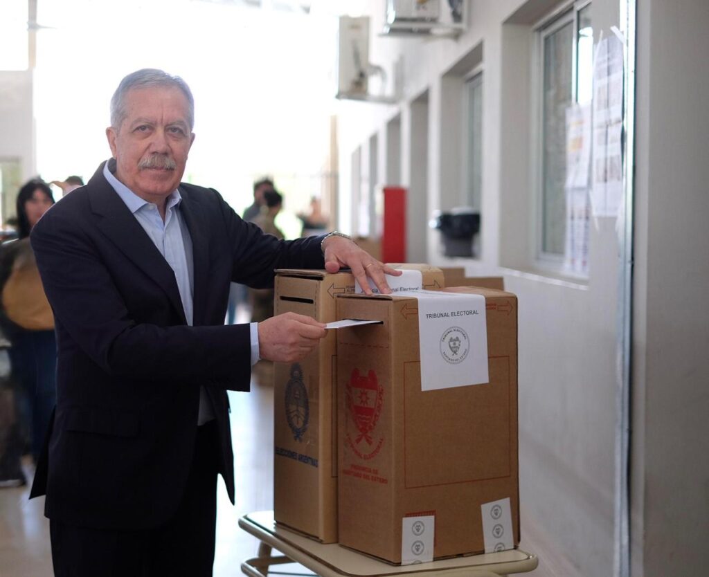 Elías Suárez votó en la capital y expresó satisfacción por la importante concurrencia de electores