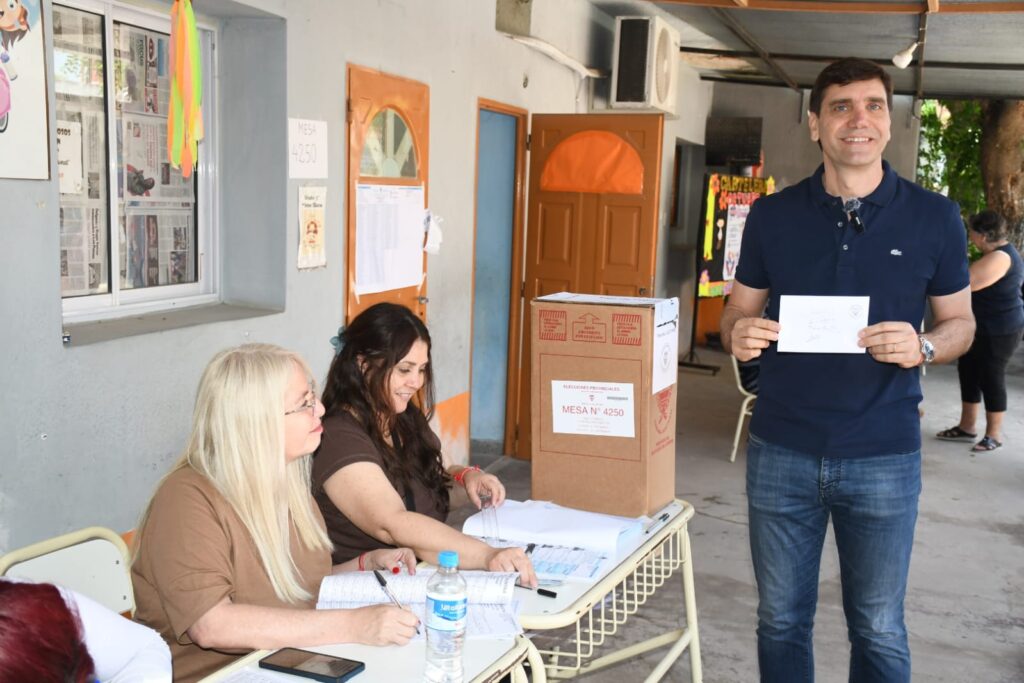 Jorge Mukdise votó en Las Termas y celebró la importante afluencia de votantes