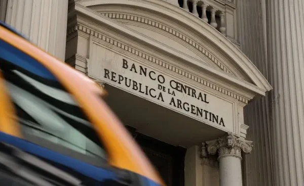 A pesar de la euforia electoral, Argentina enfrenta un nuevo vencimiento de US$ 822 millones con el FMI con reservas netas negativas
