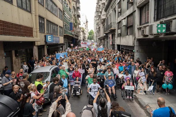 Masiva manifestación a Salud en reclamo por la implementación inmediata de la Emergencia en Discapacidad