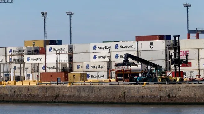 El superávit comercial bajó a u$s921 millones en septiembre: importaciones saltaron 10% mensual y anotaron un nuevo récord El superávit comercial bajó a u$s921 millones en septiembre: importaciones saltaron 10% mensual y anotaron un nuevo récord