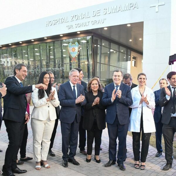 El Gobernador Zamora inauguró el nuevo edificio del Hospital de Sumampa y entregó viviendas sociales a familias de la zona