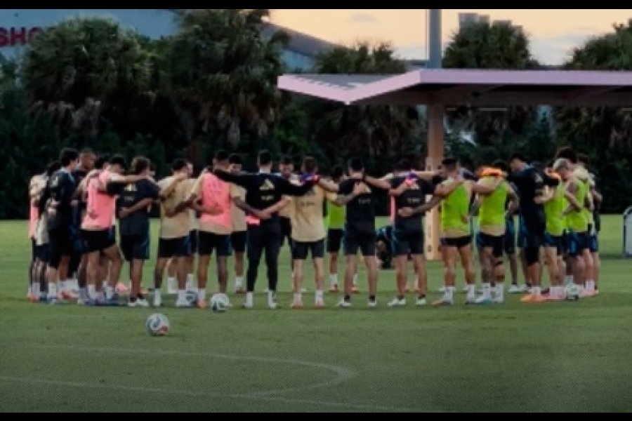 La Selección Argentina rindió homenaje a Miguel Ángel Russo con un minuto de silencio