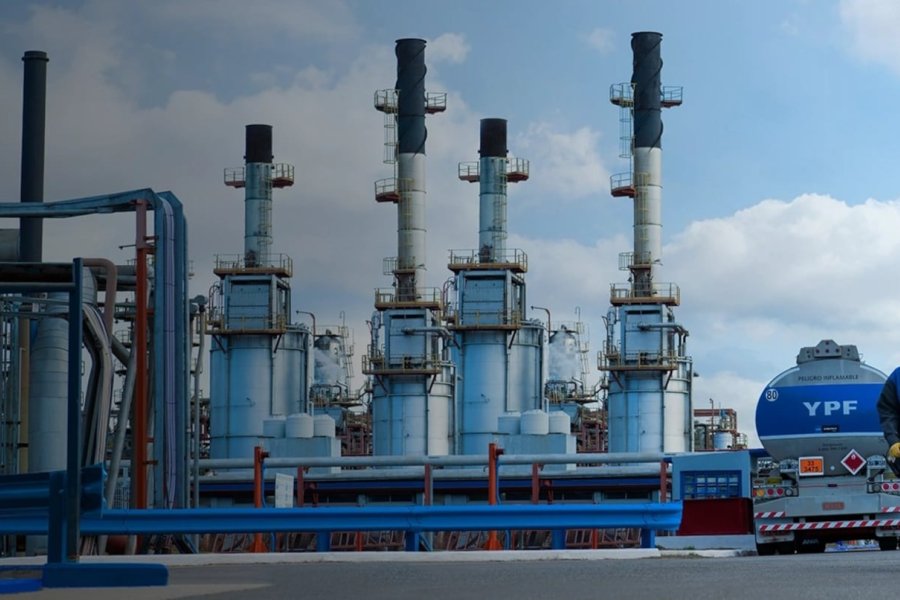 YPF firmó un acuerdo clave para exportar gas a Europa y Asia por unos U$S 15.000 millones por año