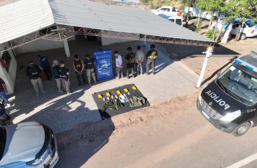 Nuevo golpe al narcotráfico en el norte provincial: La policía secuestró cocaína y detuvo a un gendarme activo y dos personas más