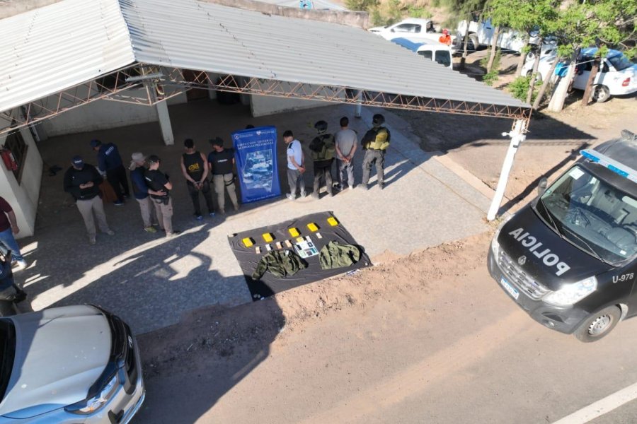 Nuevo golpe al narcotráfico en el norte provincial: La policía secuestró cocaína y detuvo a un gendarme activo y dos personas más