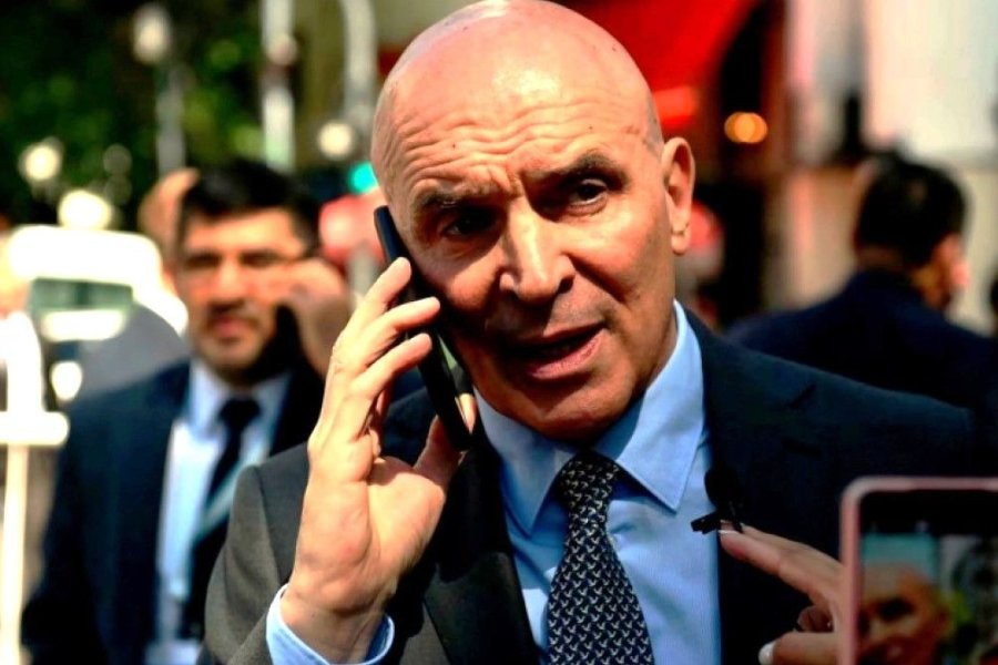 Allanaron la casa de José Luis Espert: Habría tirado su celular al vecino cuando vio a la policía