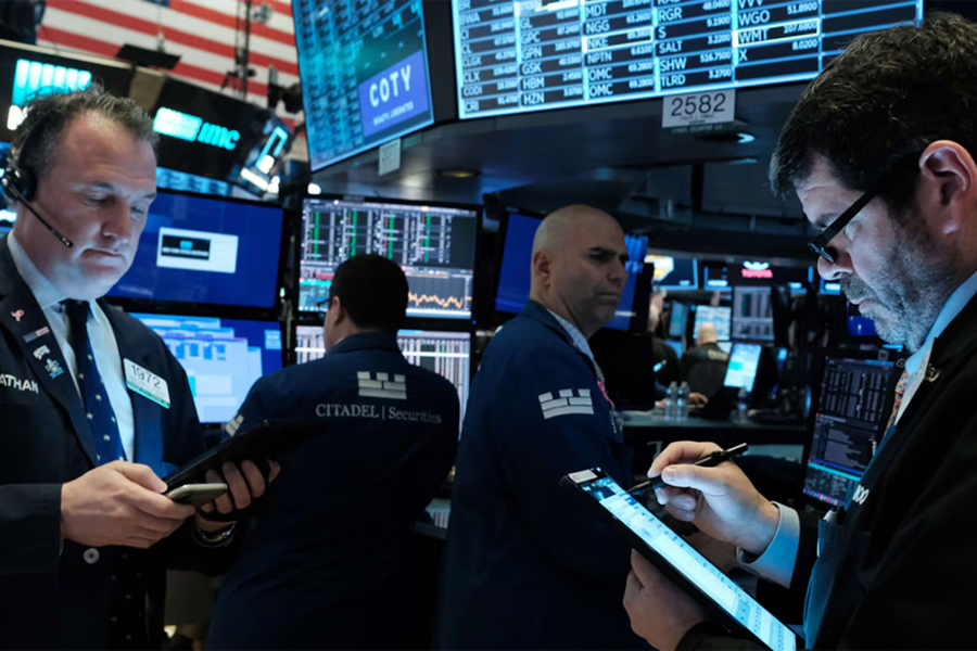 El dólar oficial subió $30, se vendía a $1415 y acciones rebotaron 8%