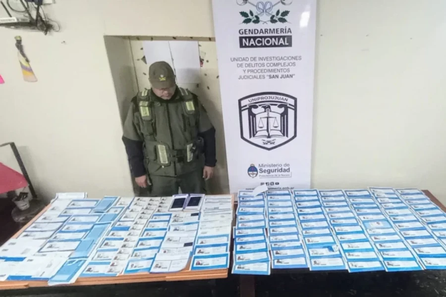 Una funcionaria pública fue imputada por formar parte de una banda que hacía documentos truchos