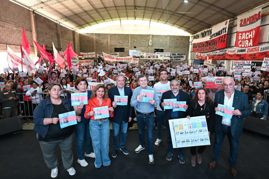 Elías Suárez y Gerardo Zamora recibieron el respaldo de miles de dirigentes del Frente Cívico Elías Suárez y Gerardo Zamora recibieron el respaldo de miles de dirigentes del Frente Cívico