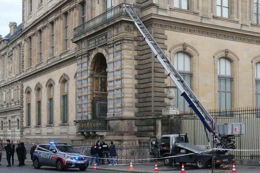 Robo en el Louvre: Apareció un video que muestra cómo se llevaron las joyas de Napoleón Robo en el Louvre: Apareció un video que muestra cómo se llevaron las joyas de Napoleón