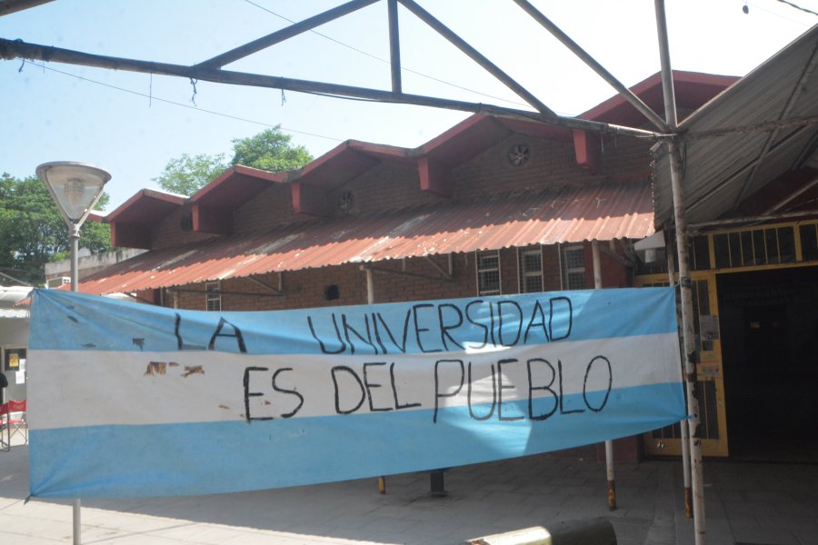 Docentes universitarios paran hoy, en reclamo de la Ley de Financiamiento Docentes universitarios paran hoy, en reclamo de la Ley de Financiamiento