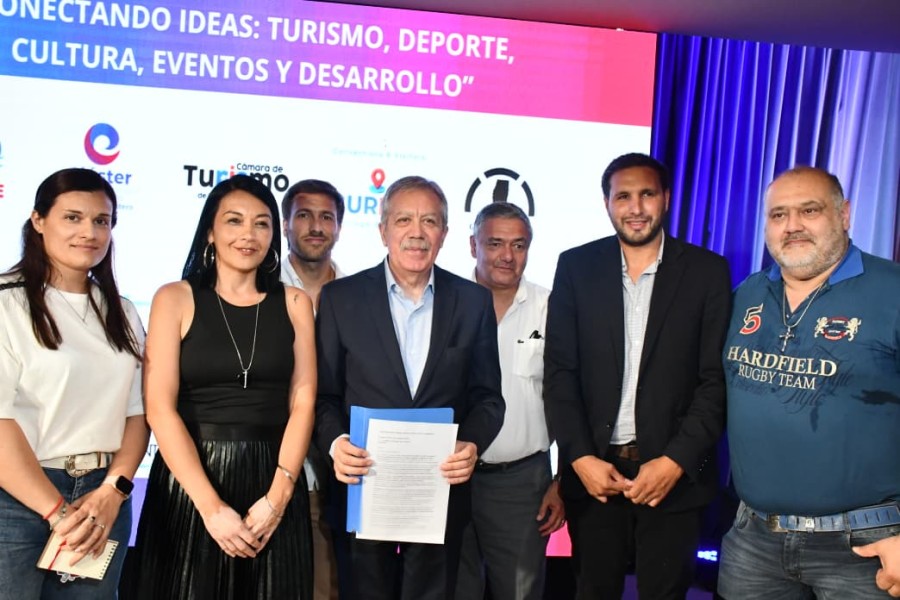 Elías Suárez recibe el respaldo de los sectores de turismo, deporte y cultura en un conversatorio Elías Suárez recibe el respaldo de los sectores de turismo, deporte y cultura en un conversatorio