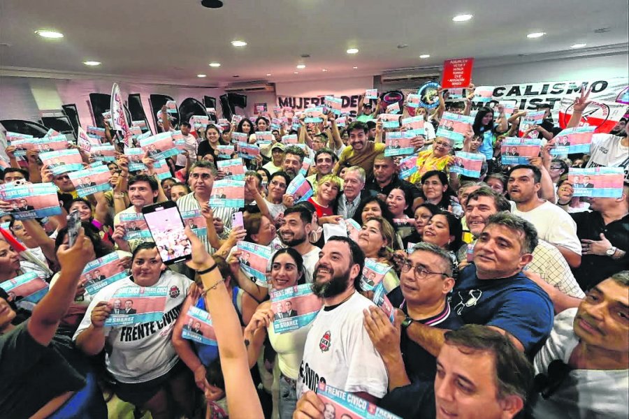Elías Suárez se reúne con Los del Parque y llama a defender los logros de Santiago del Estero Elías Suárez se reúne con Los del Parque y llama a defender los logros de Santiago del Estero
