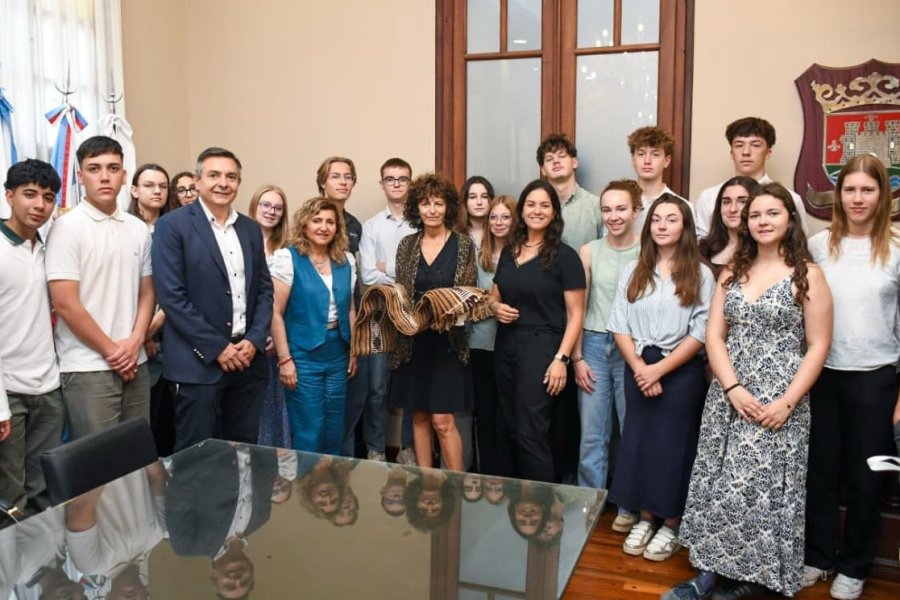 La Intendente Norma Fuentes recibió a estudiantes franceses de liceo agrícola de Normandía La Intendente Norma Fuentes recibió a estudiantes franceses de liceo agrícola de Normandía