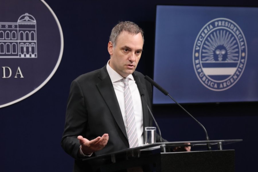 Adorni votó y dijo que no ve estas elecciones como un plebiscito a Milei