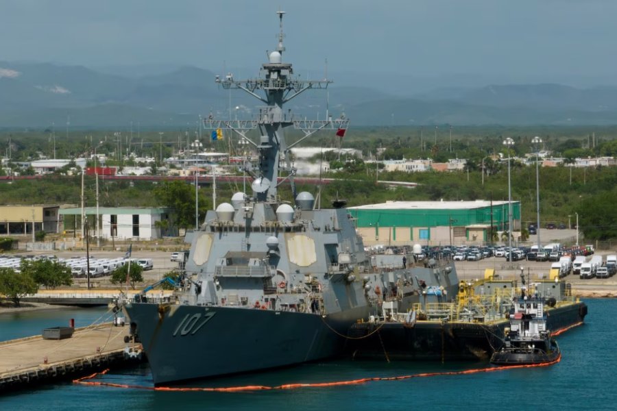 Tensión en el Caribe: Un buque de guerra de EE.UU. aparcó frente a las costas venezolanas