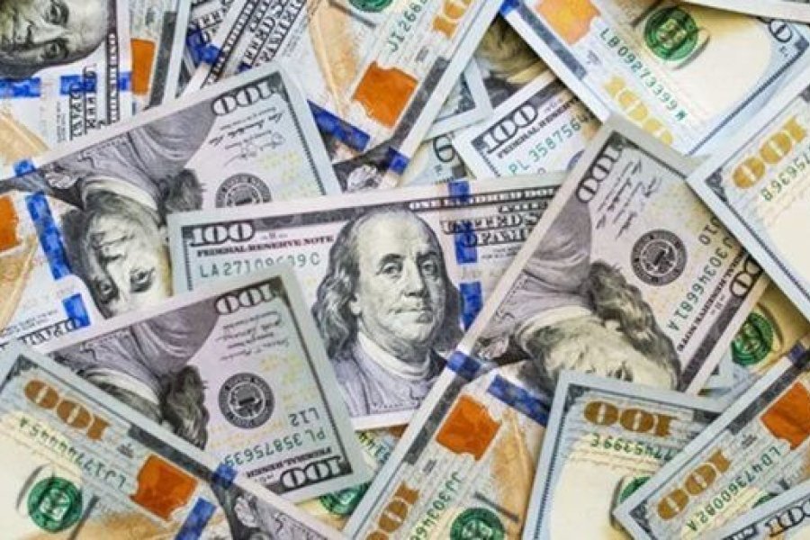 La divisa se encarece: el dólar oficial supera los $1.500 en el banco nación y el blue vuelve a subir