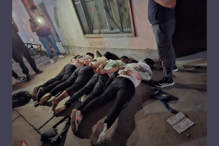 Destrozos en el Registro Civil de Beltrán: Detienen a cinco sujetos vinculados a la candidata de fuerza patria peronista Destrozos en el Registro Civil de Beltrán: Detienen a cinco sujetos vinculados a la candidata de fuerza patria peronista