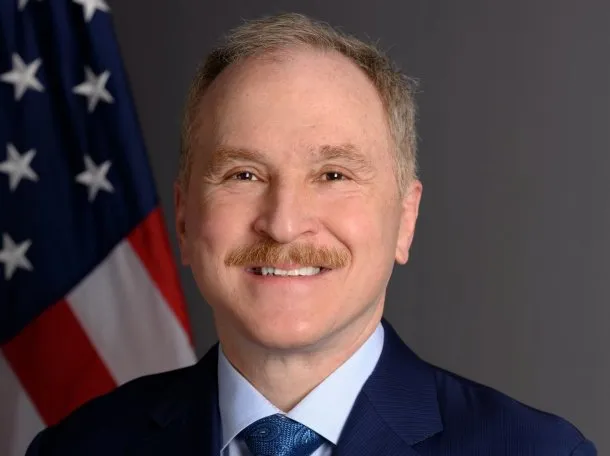 El médico y empresario Peter Lamelas llegó a Buenos Aires para asumir como nuevo embajador de Estados Unidos