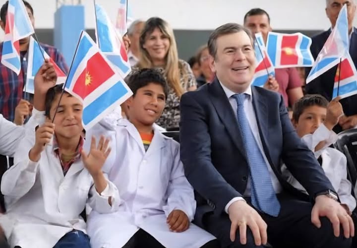 Carlos Silva Neder destaca la inversión en educación como prioridad de Estado en Santiago del Estero Carlos Silva Neder destaca la inversión en educación como prioridad de Estado en Santiago del Estero